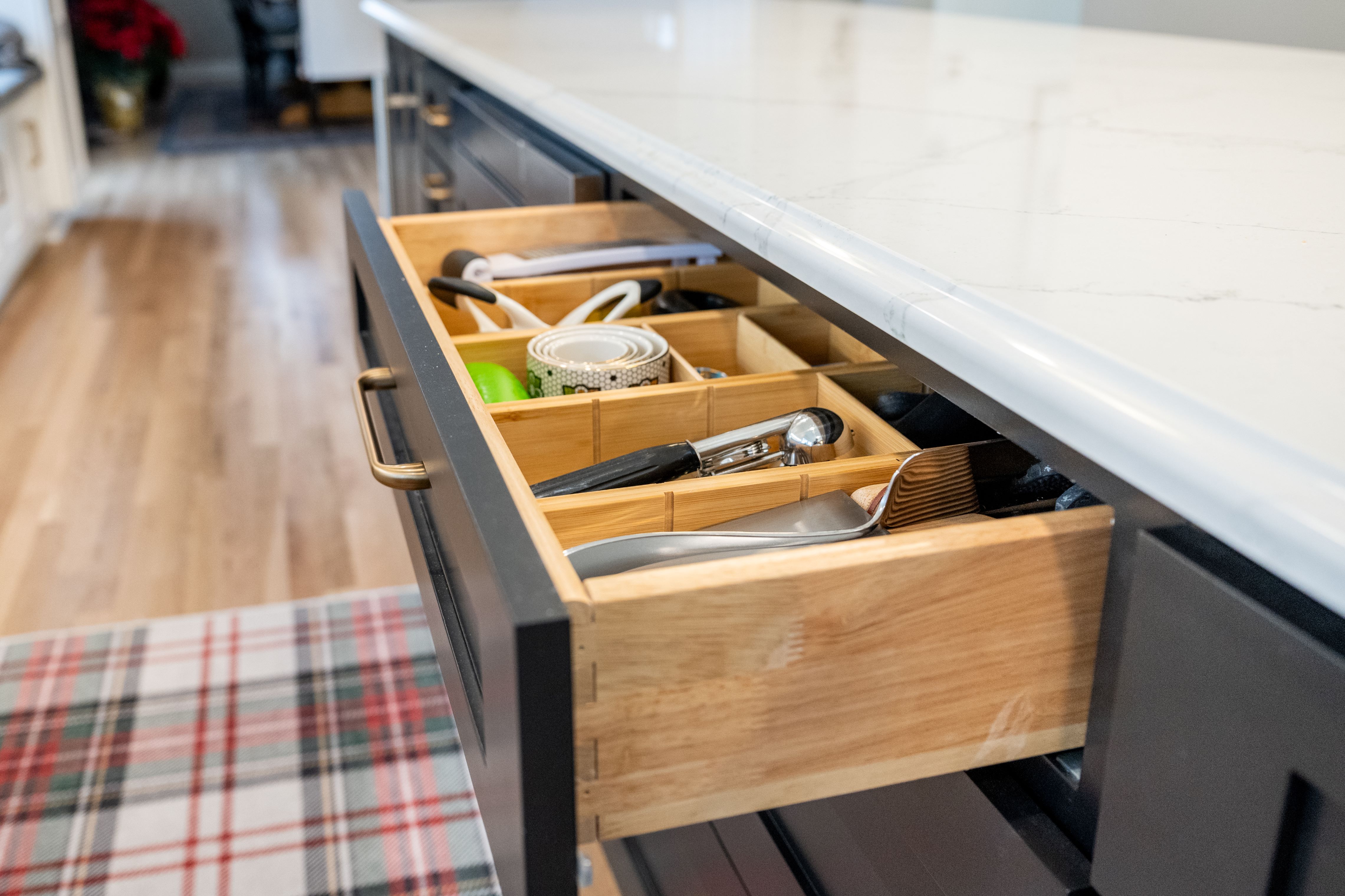 KTU Columbus, OH - Custom Cabinets_Drawer Organizer_4
