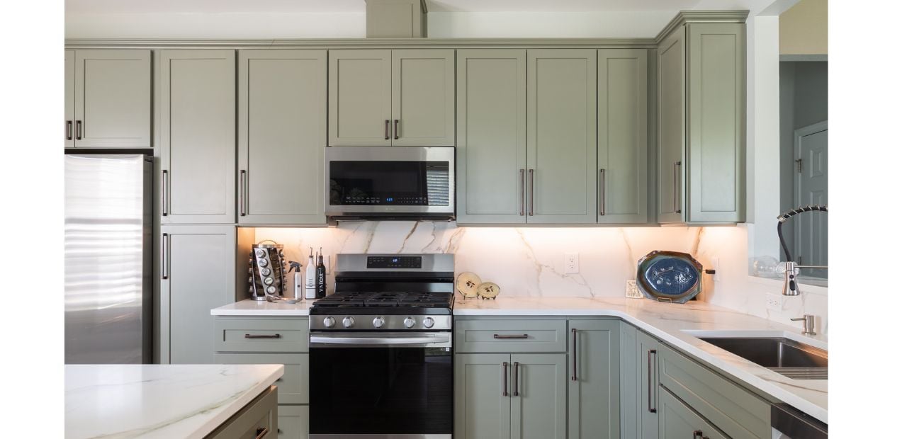 From Dated Oak to Coastal Sophistication: A Bright Kitchen Transformation
