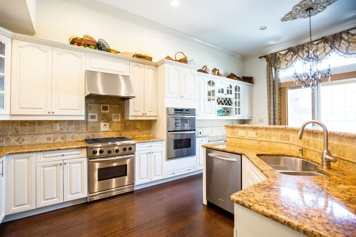 Classic vs. Modern Kitchens: Which Style is Right for Your Home?