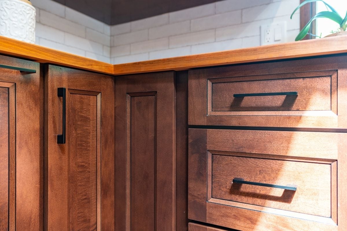 Fresh Kitchen Ideas for Oak and Cherry Cabinets