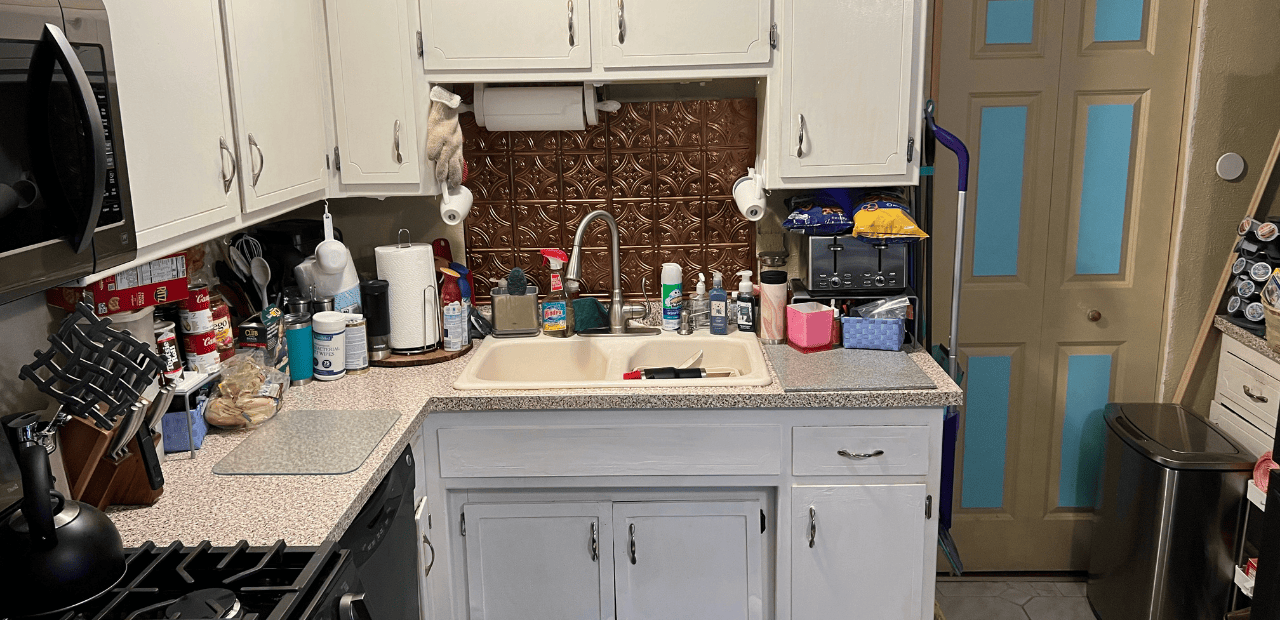 Image of kitchen before remodel