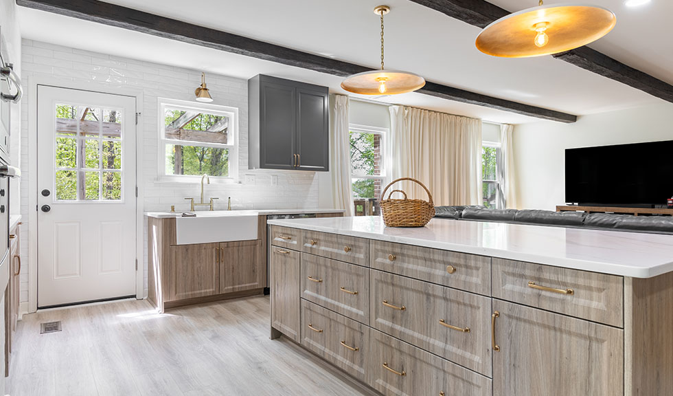 custom-rtf-cabinets-kitchen-quartz-countertop