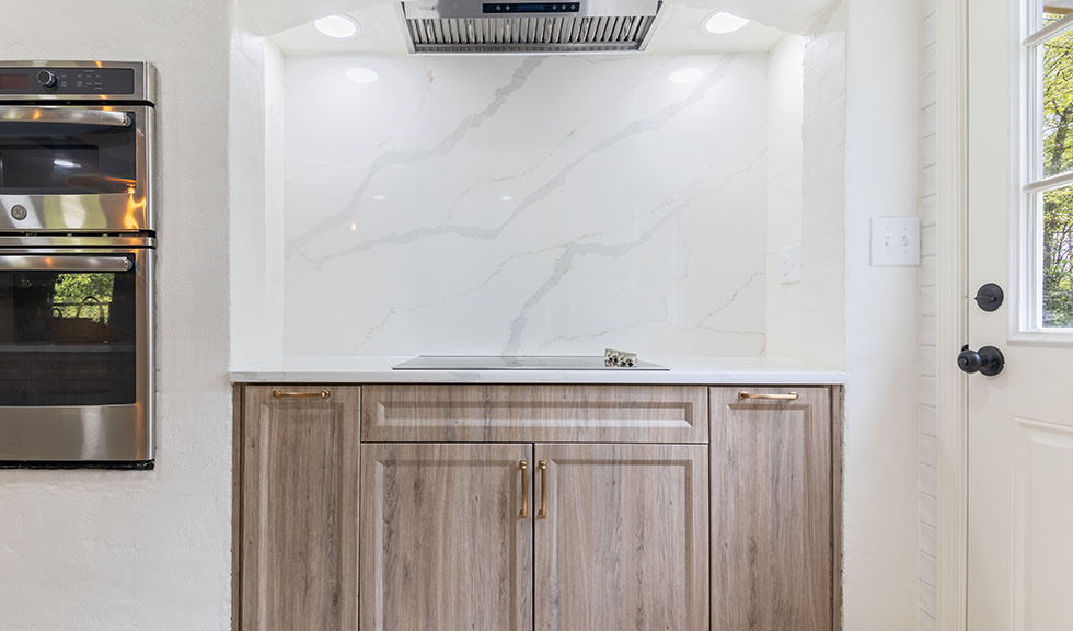 custom-rtf-cabinets-modern-cooking-area-with-quartz