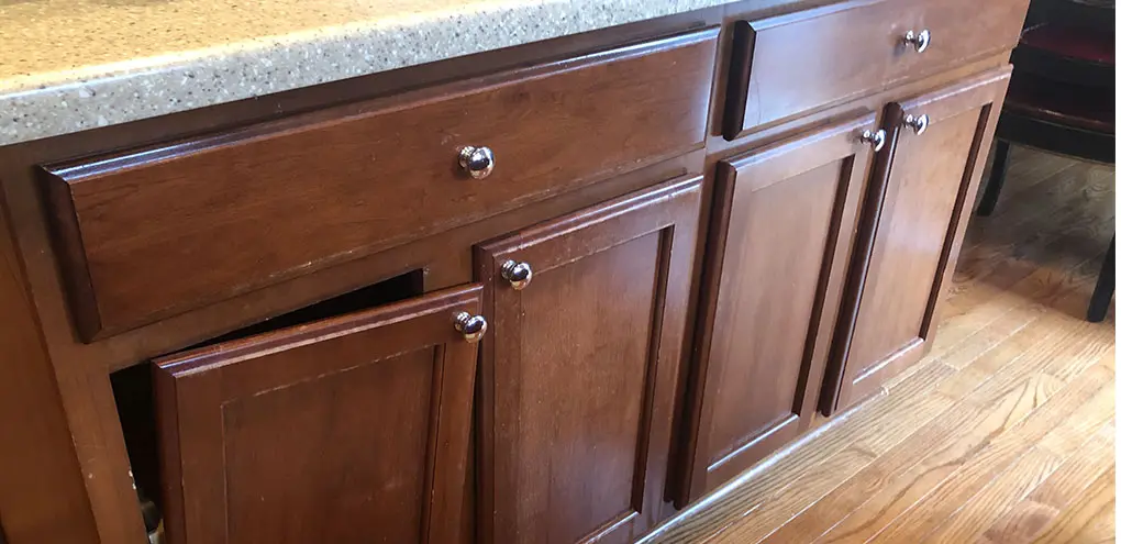 kitchen cabinet before the fix